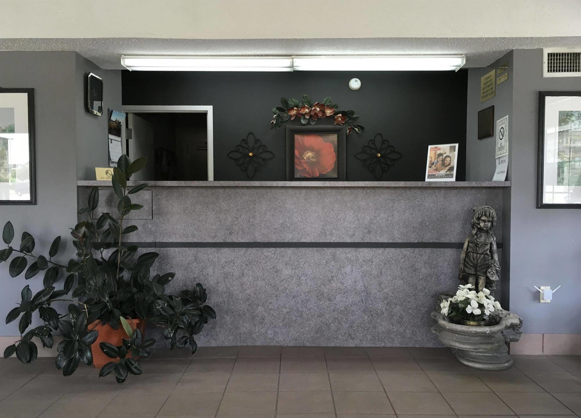 Americas Best Value Inn & Suites Слайдел Екстериор снимка